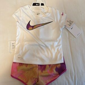 New with tag 2 piece girls Nike shirt set